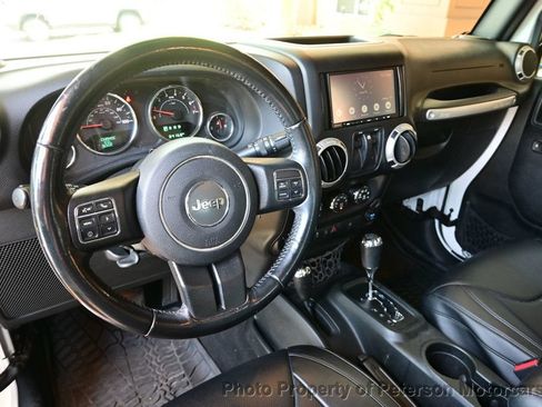 Used 2018 Jeep Wrangler Sahara w/ Connectivity Group AWD/4WD image 19