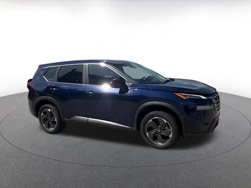 Used 2025 Nissan Rogue SV FWD image 2