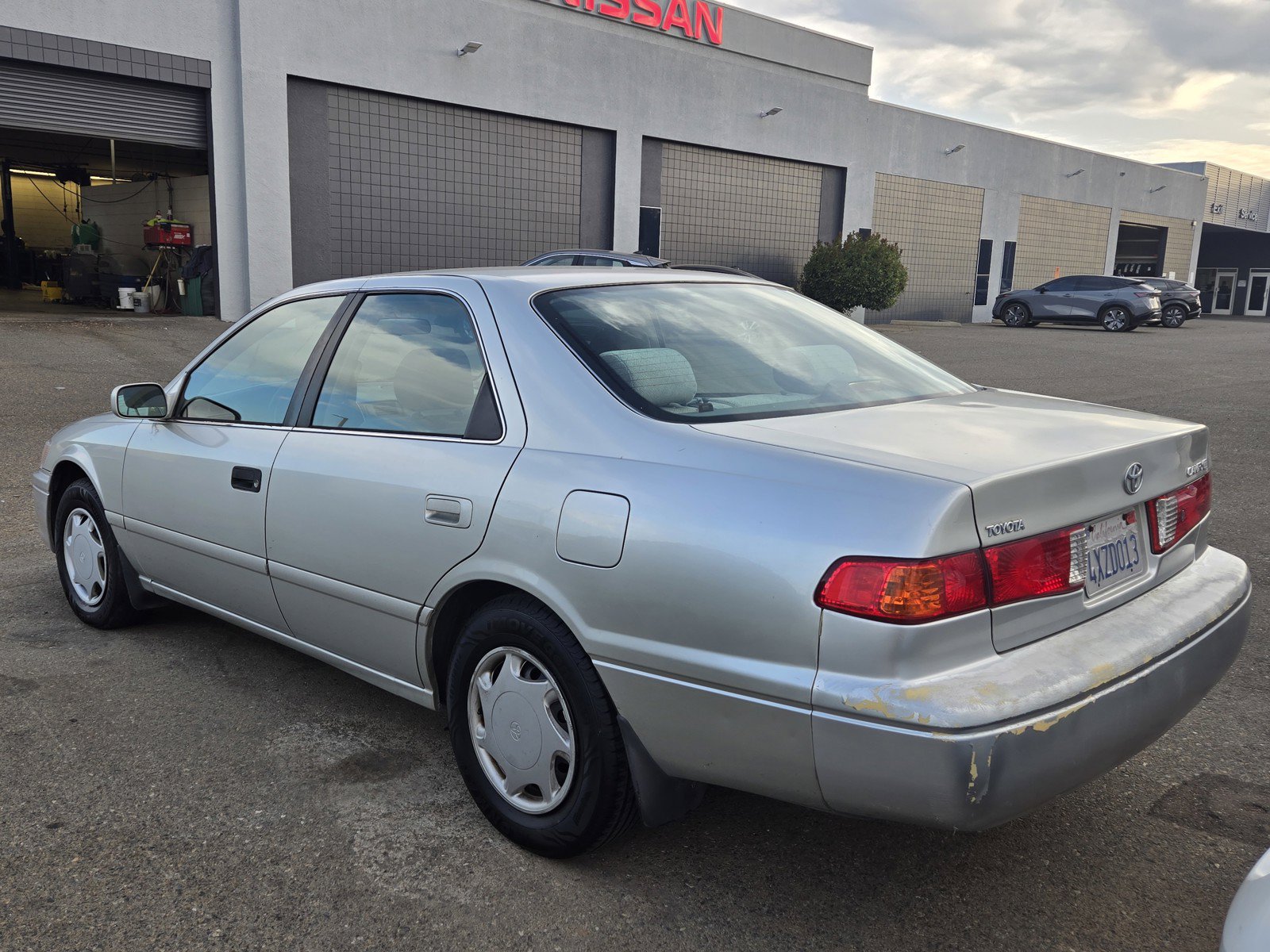 Used 2000 Toyota Camry CE w/ Value Pkg 1 FWD image 6