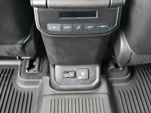 Used 2022 Toyota Highlander Limited image 22