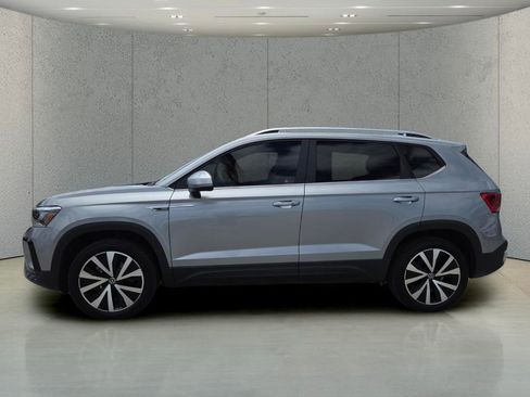 Used 2023 Volkswagen Taos SE FWD image 6