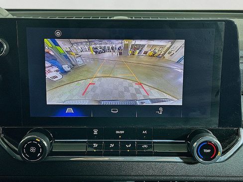 Used 2024 Chevrolet Colorado W/T image 15