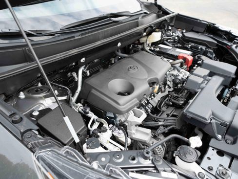 Used 2025 Toyota RAV4 XLE w/ Convenience Package image 33