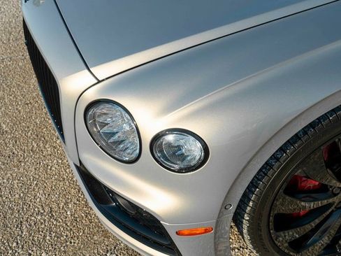 Used 2022 Bentley Flying Spur W12 image 38