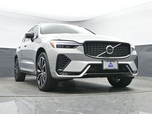 Used 2023 Volvo XC60 B5 Plus w/ Climate Package image 11