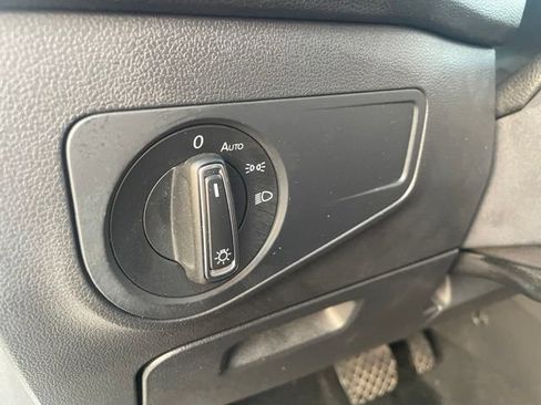 Used 2024 Volkswagen Tiguan SE AWD/4WD image 17