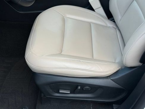 Used 2020 Ford Explorer XLT w/ Equipment Group 202A AWD/4WD image 39
