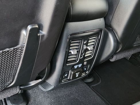 Used 2020 Jeep Grand Cherokee Limited w/ Luxury Group II AWD/4WD image 28