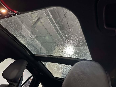 Used 2025 Mercedes-Benz GLC 300 4MATIC image 28