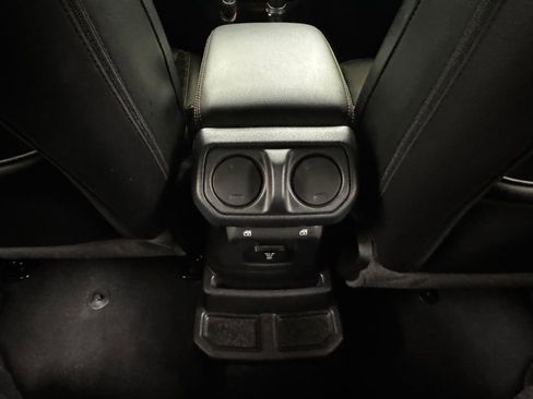 Used 2021 Jeep Wrangler Unlimited Sahara image 28