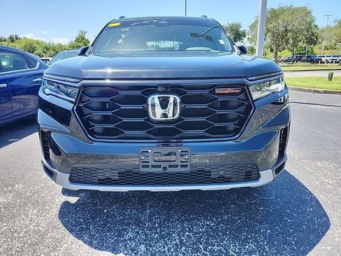 Used 2025 Honda Pilot TrailSport image 9