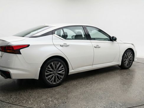 Used 2025 Nissan Altima 2.5 SV image 9