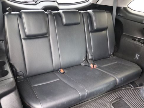 Used 2019 Toyota Highlander XLE AWD/4WD image 17