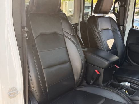 Used 2021 Jeep Wrangler Unlimited Sahara AWD/4WD image 12