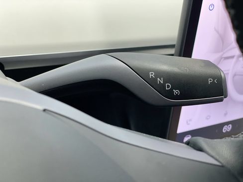 Used 2024 Tesla Model Y Long Range AWD/4WD image 25