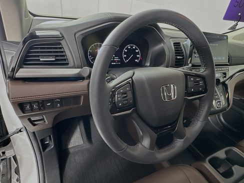 Used 2025 Honda Odyssey Touring image 11