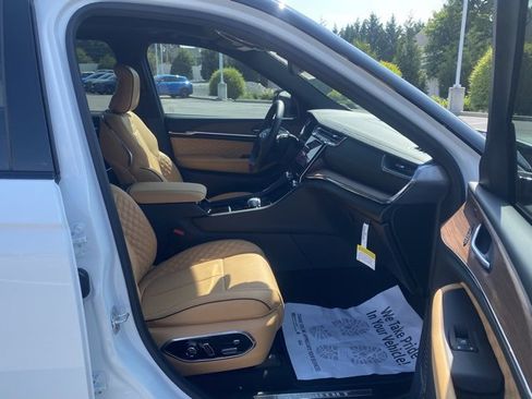 New 2025 Jeep Grand Cherokee Summit image 30