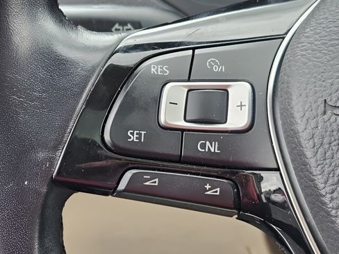 Used 2018 Volkswagen Jetta SE FWD image 24