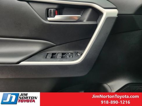Used 2025 Toyota RAV4 XLE FWD image 24