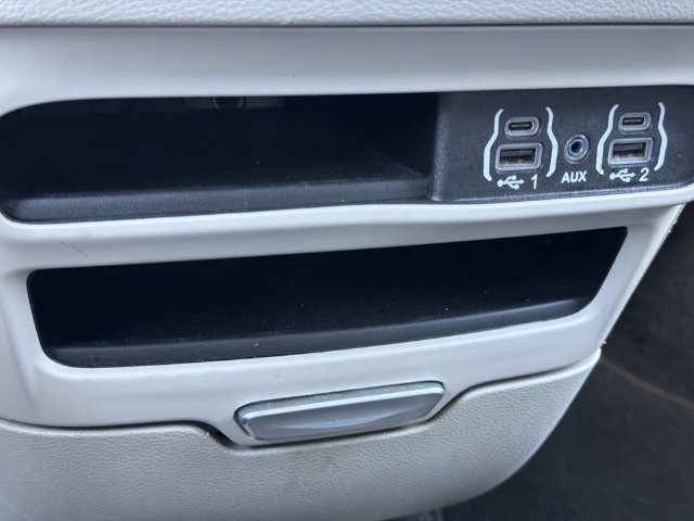 Used 2024 Chrysler Pacifica Touring-L FWD image 25
