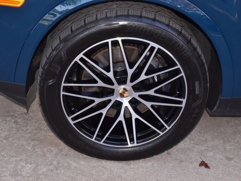 Used 2025 Porsche Cayenne Base image 37