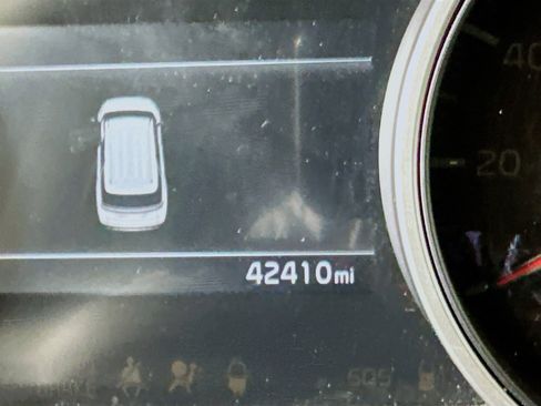 Used 2024 Kia Carnival LX image 19