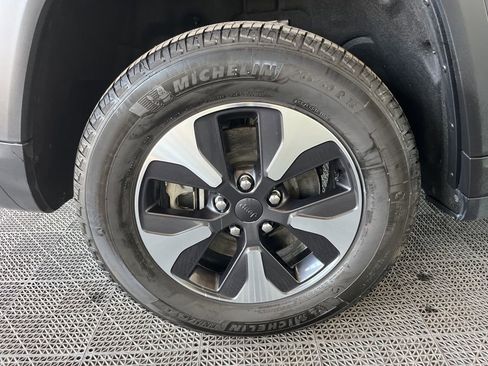 Used 2023 Jeep Grand Cherokee 4WD 4xe image 27