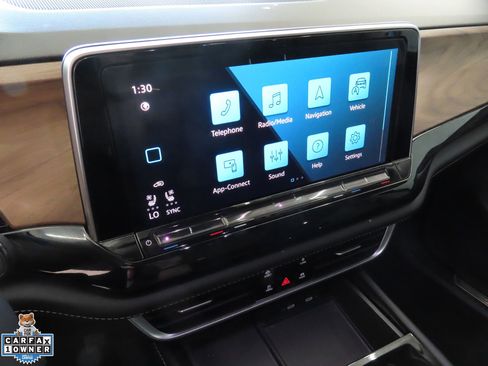 Used 2024 Volkswagen Atlas SE w/ Panoramic Sunroof Package FWD image 18