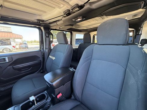 Used 2018 Jeep Wrangler Unlimited Sport S image 18