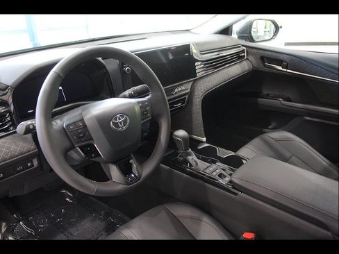 Used 2026 Toyota Camry XLE FWD image 13
