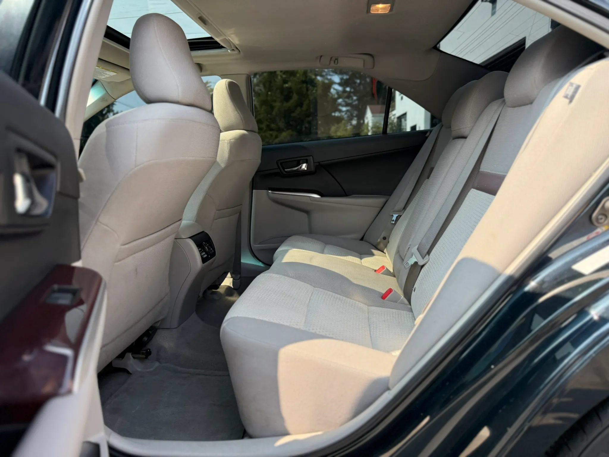 Used 2014 Toyota Camry XLE w/ Convenience Package FWD image 26