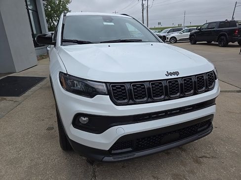 Used 2026 Jeep Compass Latitude image 15