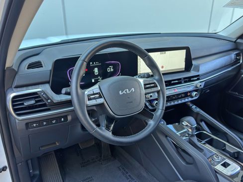 Used 2025 Kia Telluride EX w/ EX Captain's Chair Package AWD/4WD image 14