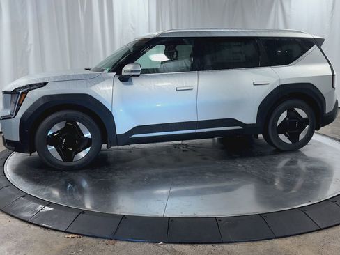 New 2026 Kia EV9 Wind image 5