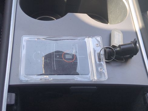 Used 2023 Tesla Model Y Performance image 30