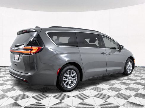 Used 2022 Chrysler Pacifica Touring-L FWD image 18