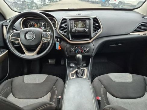 Used 2018 Jeep Cherokee Latitude AWD/4WD image 22