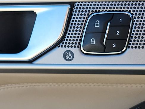 Used 2020 Ford Explorer Limited image 21