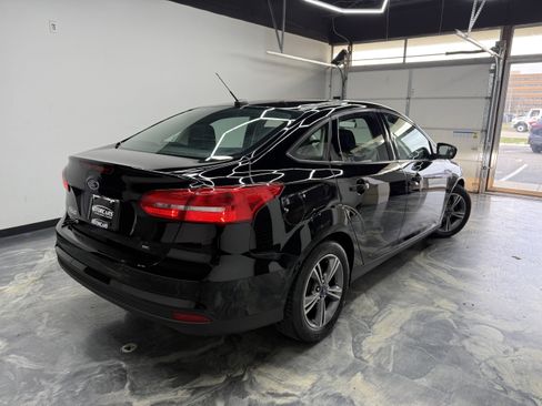 Used 2018 Ford Focus SE w/ SE Appearance Package image 5