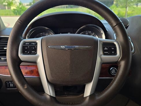Used 2014 Chrysler Town & Country Touring-L w/ Driver Convenience Group FWD image 28