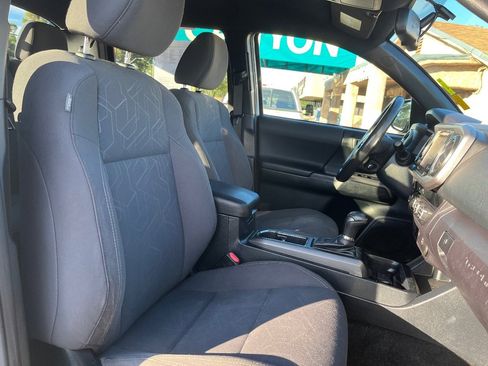 Used 2016 Toyota Tacoma TRD Sport image 35