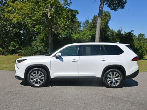 Used 2024 Toyota Grand Highlander Limited image 2