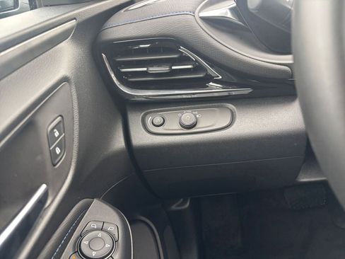 Used 2025 Buick Envista Sport Touring image 32