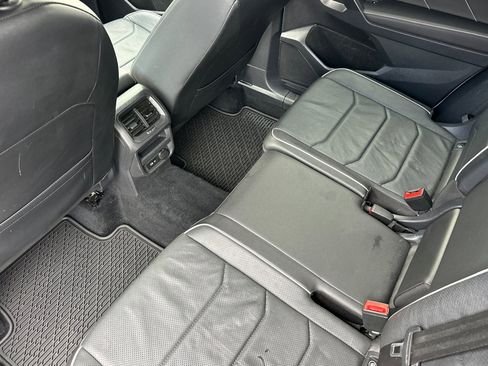 Used 2022 Volkswagen Tiguan SEL R-Line image 9