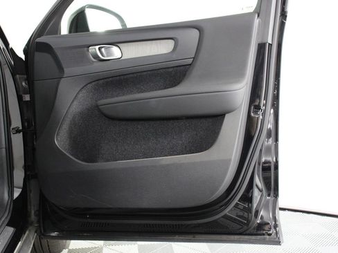 Certified 2025 Volvo XC40 B5 Plus image 21