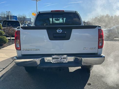 Certified 2019 Nissan Frontier SV image 5