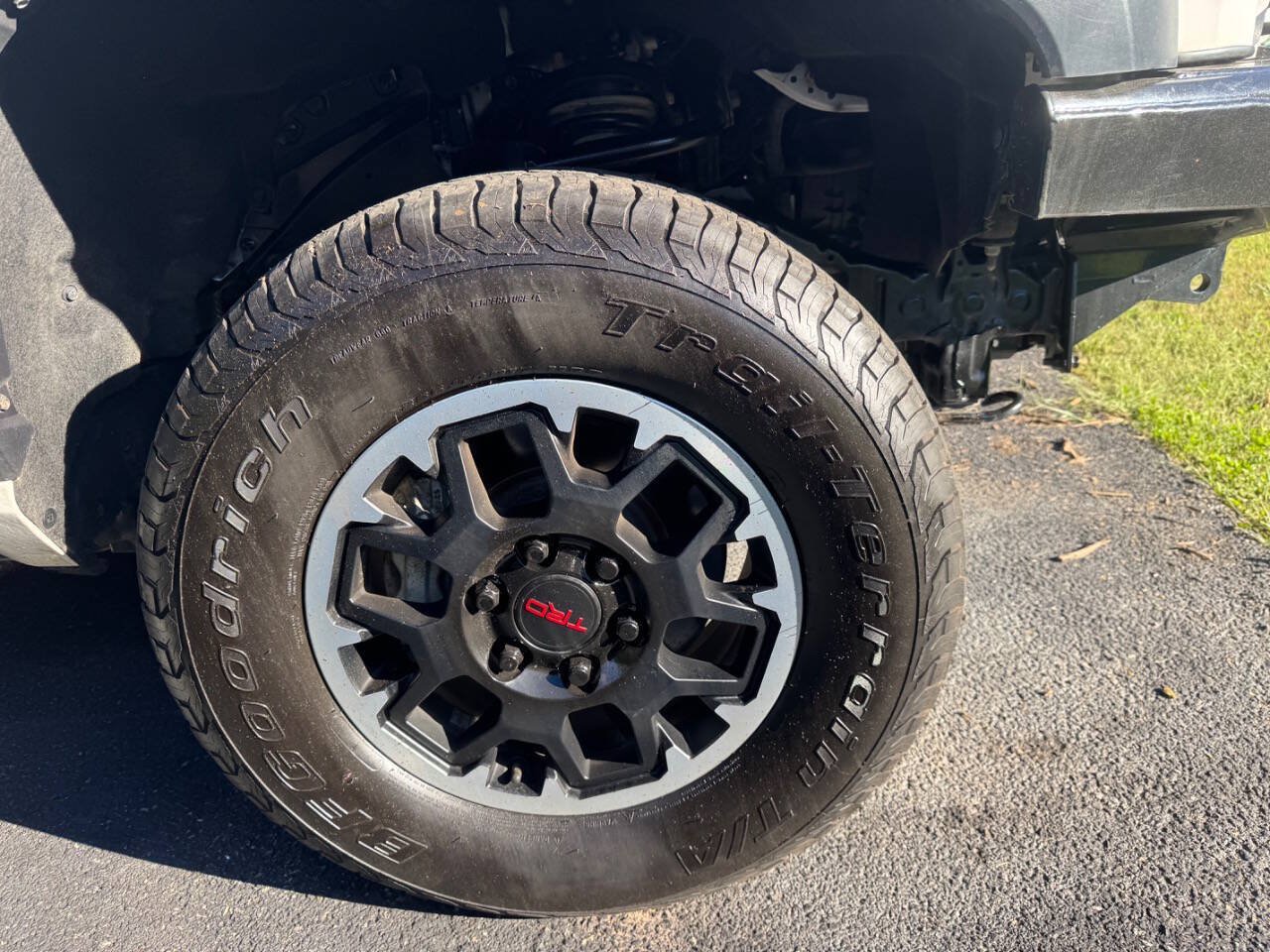 Used 2024 Toyota Tacoma TRD Off-Road w/ TRD Off Road Upgrade Package AWD/4WD image 4