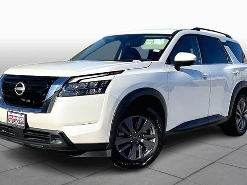 Certified 2024 Nissan Pathfinder SV image 1