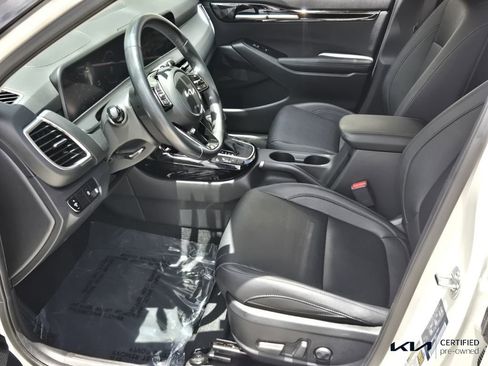 Certified 2025 Kia Seltos EX w/ EX Sunroof Package FWD image 10