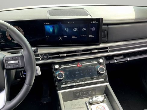 Certified 2025 Hyundai Santa Fe SEL AWD/4WD image 9